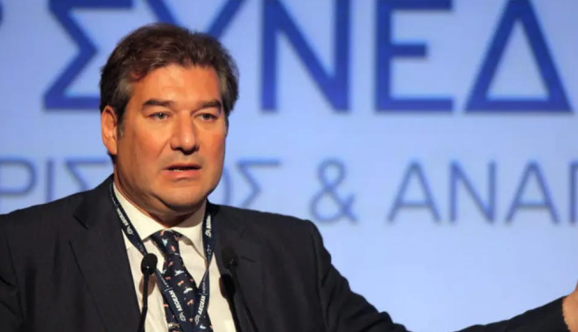 Τα “μαζεύει” ο Καραχάλιος μετά την διάψευση της Καρυστιανού