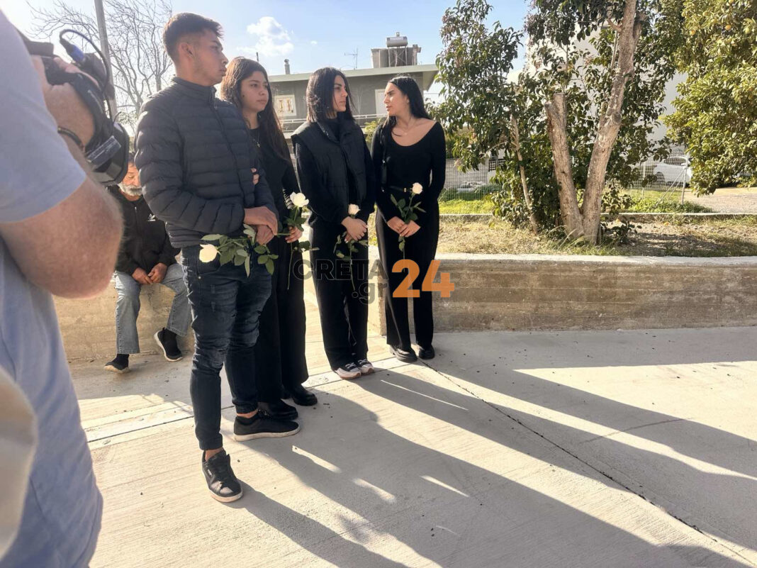 «Ο Ραφαήλ αγαπούσε και τον αγαπούσε όλος ο κόσμος» – Συντετριμμένοι οι φίλοι του 19χρονου στο τελευταίο αντίο