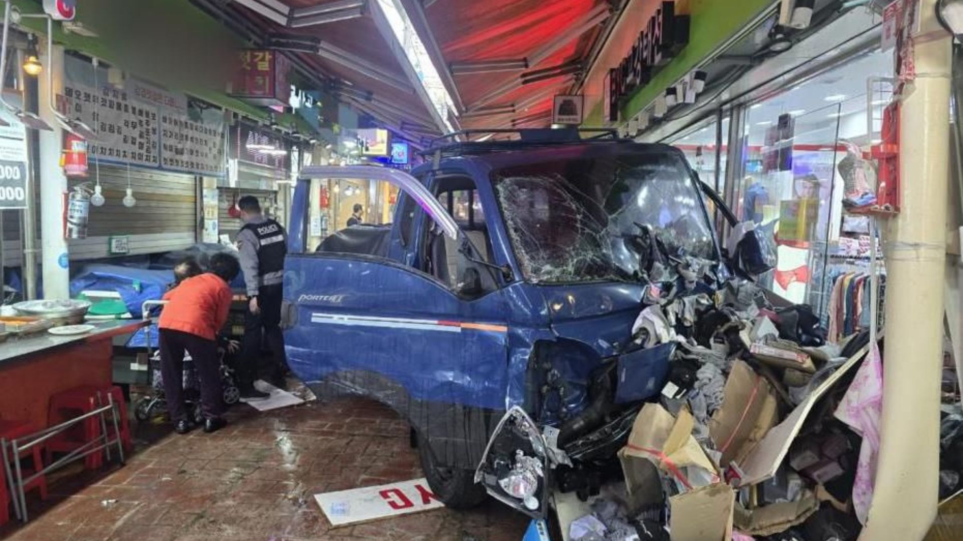 Νότια Κορέα: Δυο νεκροί και 18 τραυματίες από τρελή πορεία φορτηγού σε αγορά