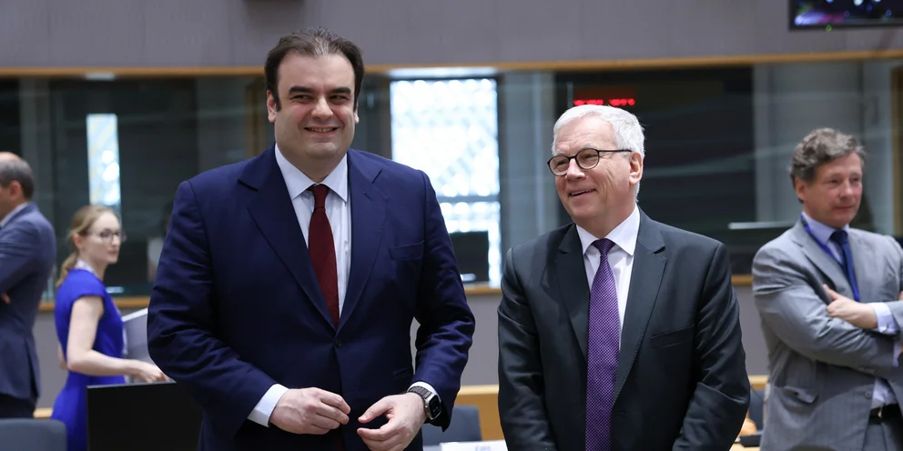 Πιερρακάκης στο Ecofin: Ζητάμε άμεση επιβολή δασμών για μικρά πακέτα από Κίνα -Στο στόχαστρο Temu και Shein