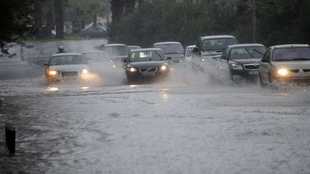 Επικαιροποιήθηκε το έκτακτο δελτίο επιδείνωσης καιρού της ΕΜΥ – Πού αναμένονται βροχές μέχρι και την Δευτέρα