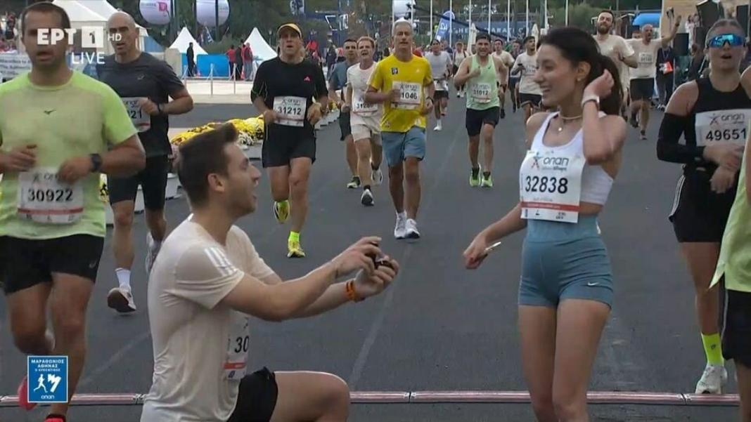 Μαραθώνιος: Έκανε πρόταση γάμου στον τερματισμό – Αποθεώθηκε από τον κόσμο