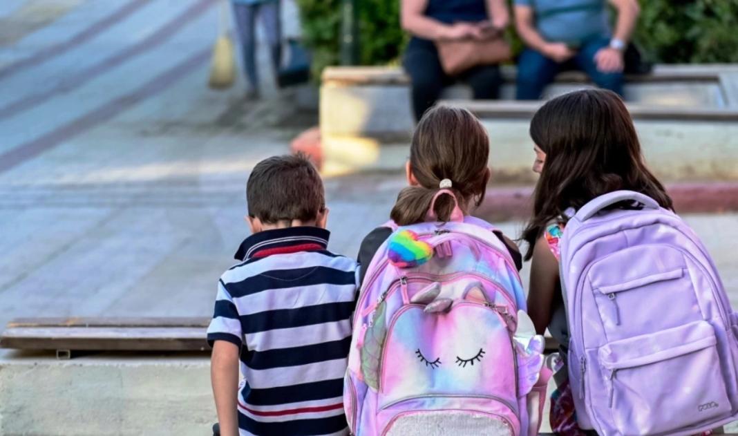 Χριστούγεννα 2025: Πότε θα κλείσουν και πότε θα ξανανοίξουν τα σχολεία – Όλες οι ημερομηνίες