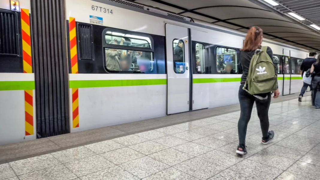 Εκκενώθηκε συρμός του Μετρό στο Μοναστηράκι – Έβγαζε καπνούς