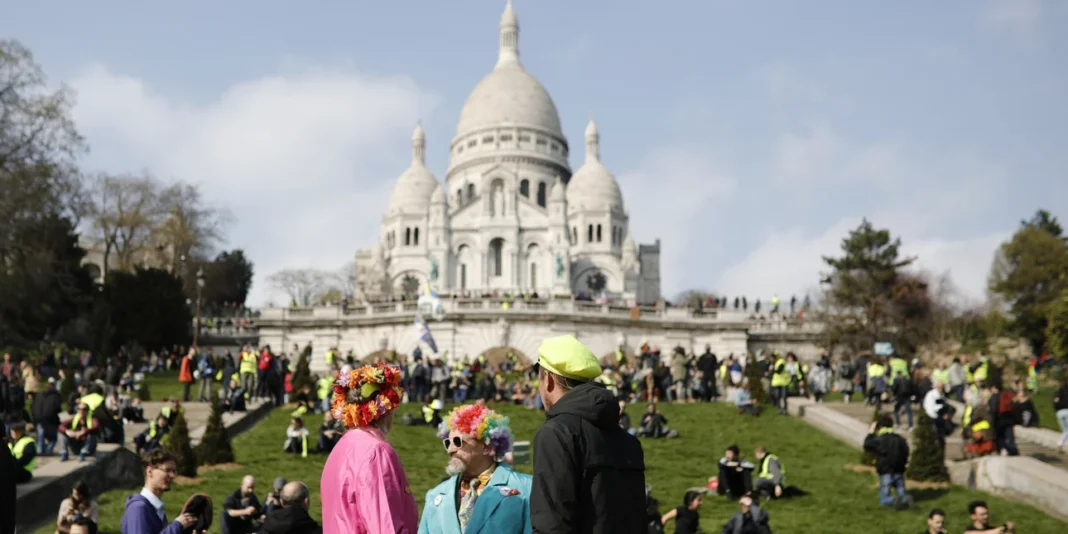 «Προσοχή, πορτοφολάδες»: Ένα Ελληνικό στη λίστα με τα τουριστικά hotspots όπου δρουν οι απατεώνες