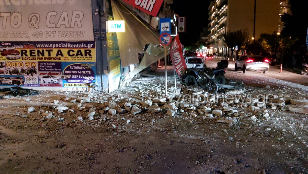 Χανιά: Κατέρρευσαν μπαλκόνια οικοδομής, προκλήθηκαν ζημιές σε αυτοκίνητα και μηχανές