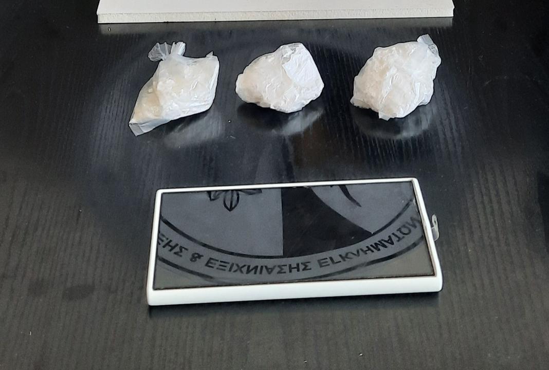 Δεν είχε… κρύψει καλά την κοκαΐνη και συνελήφθη – Χειροπέδες σε 49χρονο Ηρακλειώτη