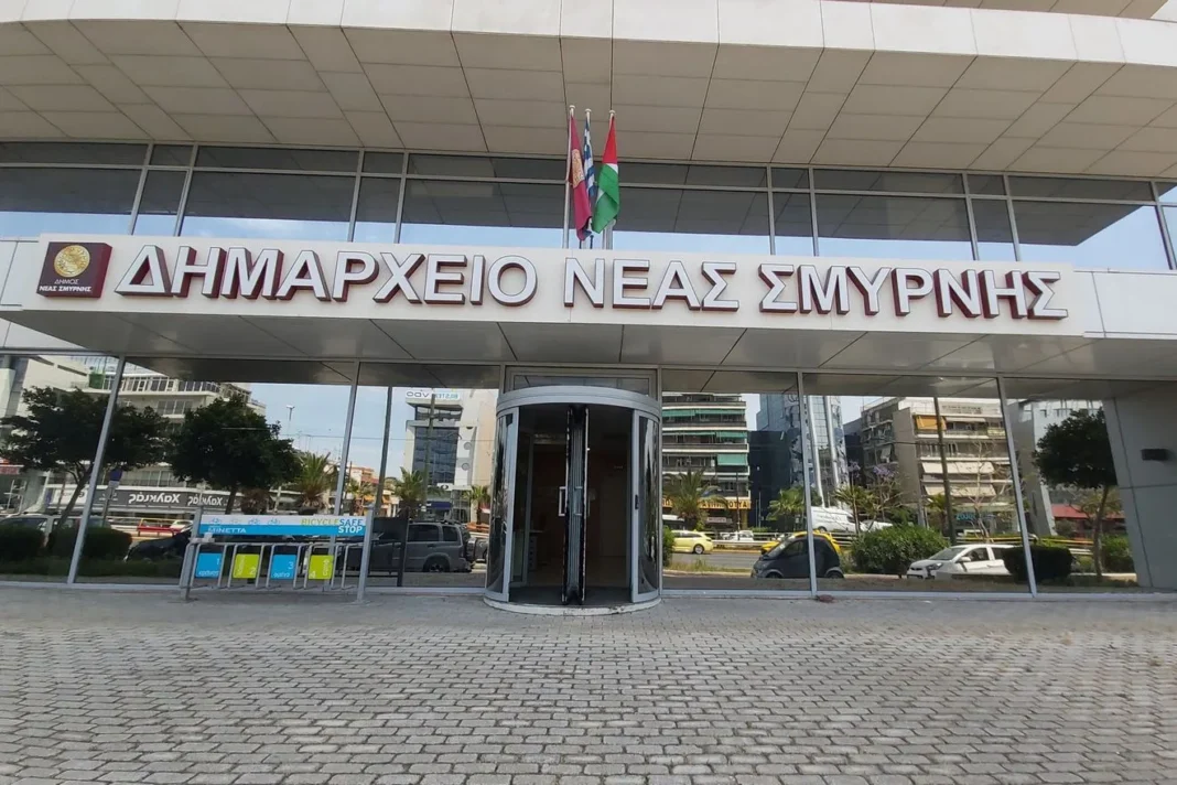Πώς ο Δήμος Νέας Σμύρνης μονιμοποίησε τους συμβασιούχους του
