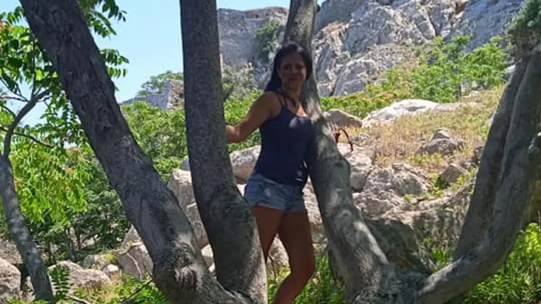 Σαλαμίνα: Προφυλακιστέα η 46χρονη για τη δολοφονία της 75χρονης πεθεράς της