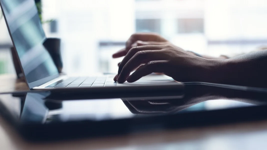 Πρόστιμο από τις ισπανικές Αρχές σε άνδρα που κοινοποιούσε σεξουαλικές φωτογραφιές ανηλίκων που φτιάχτηκαν με AI