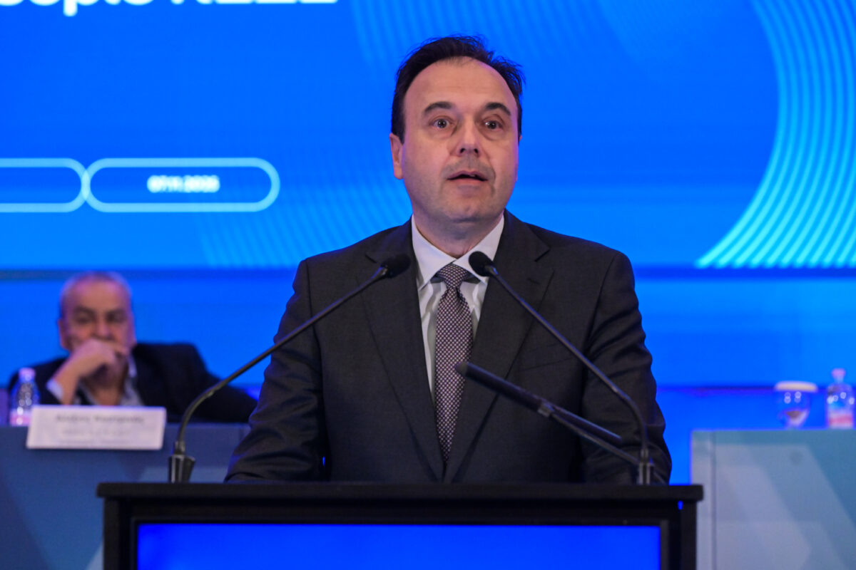 Πρόστιμα για παραβάσεις ΚΟΚ: Η  κυβέρνηση επιμένει, οι δήμοι αντιδρούν