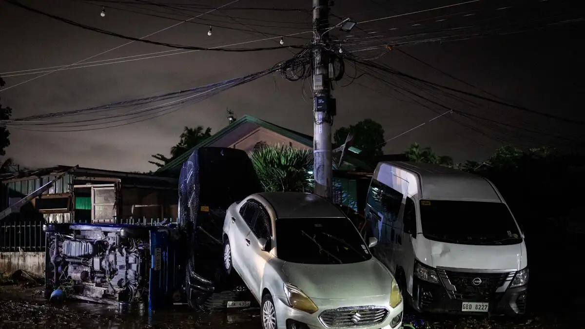 Φιλιππίνες: Έπεσε ελικόπτερο με διασώστες θυμάτων του τυφώνα Καλμάγκι – Σκοτώθηκαν και οι 6 επιβαίνοντες