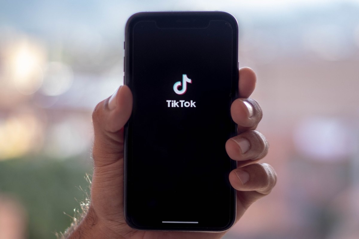 Η Γαλλία ερευνά τον αλγόριθμο του TikTok – «Ενδέχεται να ωθεί τους πιο ευάλωτους προς την αυτοκτονία»