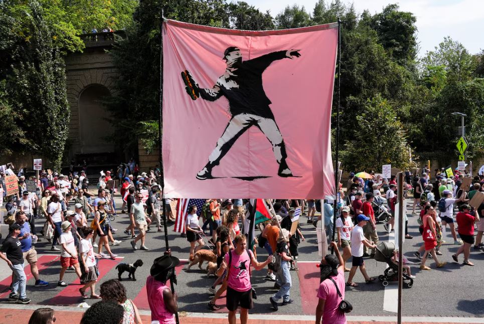 Αθώος ο πολίτης που «επιτέθηκε με σάντουιτς» σε πράκτορα στην Ουάσινγκτον