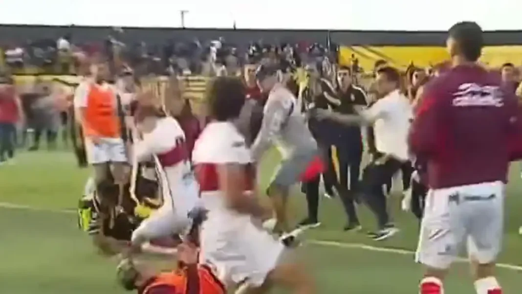 Αργεντινή: Απίστευτο ξύλο σε αγώνα της Β’ Εθνικής ανάμεσα σε παίκτες με μάχες σώμα με σώμα