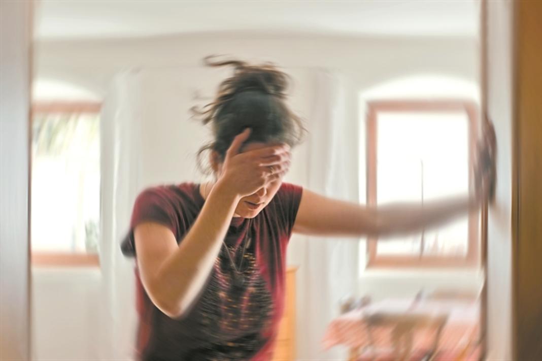 Γιατί τα εγκεφαλικά είναι πιο συχνά στις γυναίκες; «Αθώα» συμπτώματα που περνούν απαρατήρητα