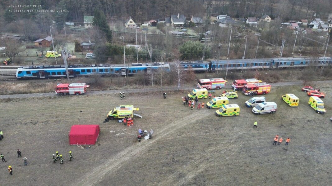 Δυο επιβατικά τρένα συγκρούστηκαν στην Τσεχία – Πάνω από 40 τραυματίες