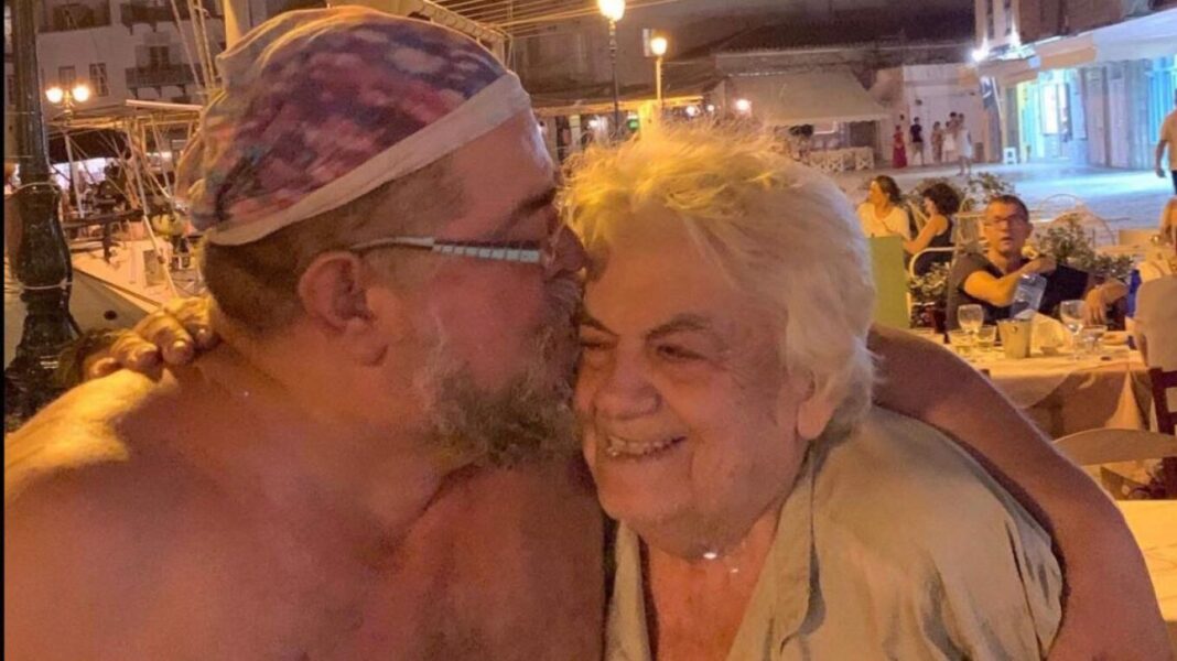 Σταμάτης Κραουνάκης: Έφυγε από τη ζωή η μητέρα του – Η ανάρτησή του
