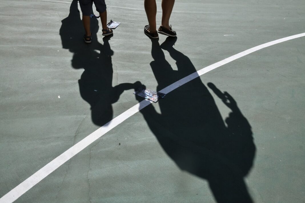 Συνελήφθη 16χρονος στην Πετρούπολη που πήγε σχολείο με… μπαλτά