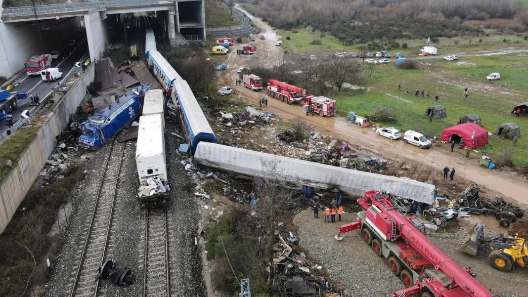 Τέμπη: Αναβλήθηκε η δίκη των ελεγκτών που κατηγορούνται για την καθυστέρηση της σύμβασης 717