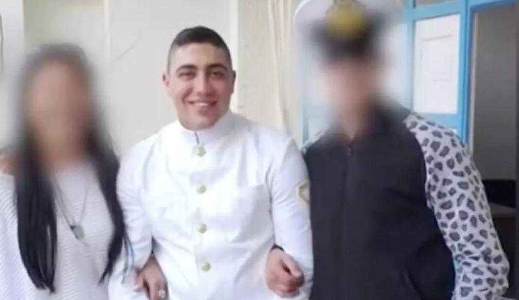 Θρίλερ με τον θάνατο λιμενικού στη Λέσβο: «Σκότωσαν το παιδί μου και το κρέμασαν, από τη θηλιά φαίνονται πολλά» λέει η μητέρα του