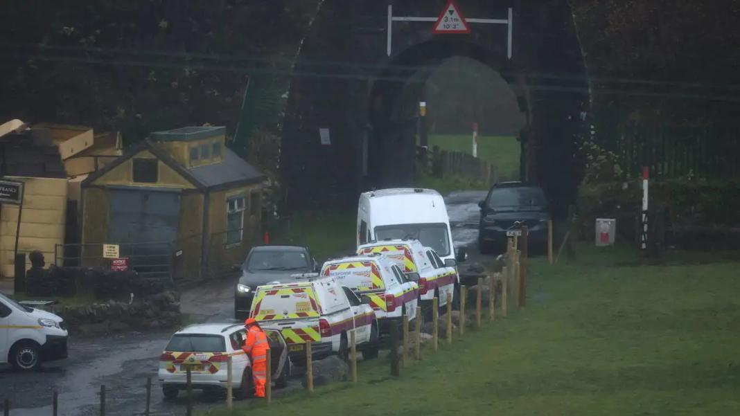 Βρετανία: Τέσσερις τραυματίες από εκτροχιασμό τρένου – Βαγόνι ξέφυγε από τις ράγες λόγω κατολίσθησης