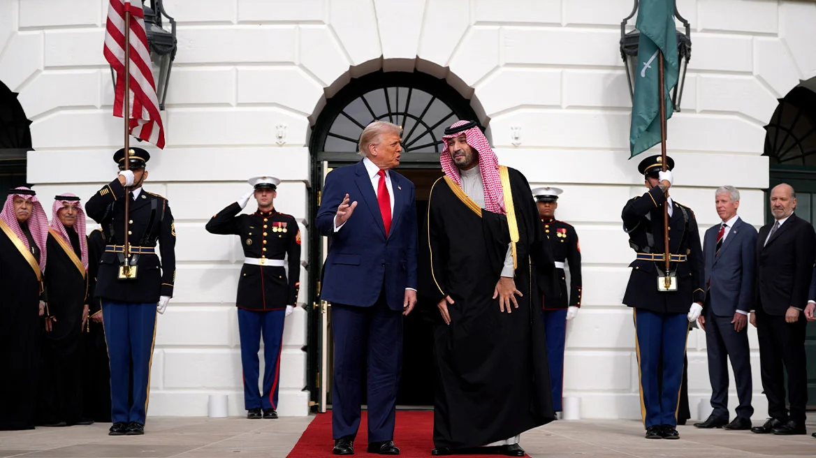 Ο Ντόναλντ Τραμπ υποδέχθηκε τον Μπιν Σαλμάν στον Λευκό Οίκο