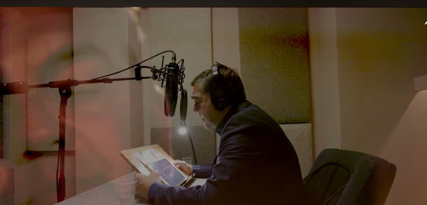 «Ώρα να ακουστεί και η δική μου φωνή» – Ο Τσίπρας ηχογραφεί τον πρόλογο του βιβλίου του