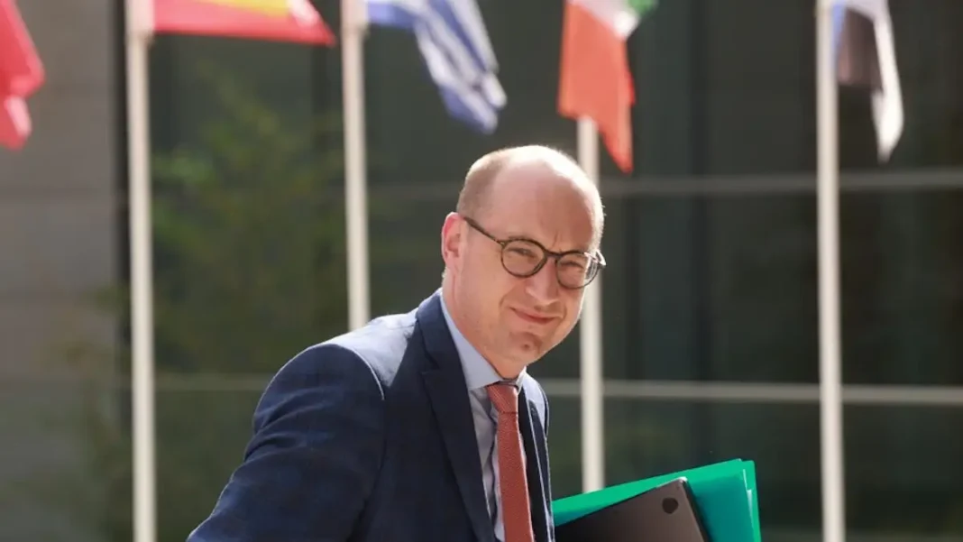 Βίνσεντ βαν Πέτεγκεμ: Ποιος είναι ο Βέλγος αντίπαλος του Πιερρακάκη για την προεδρία του Eurogroup