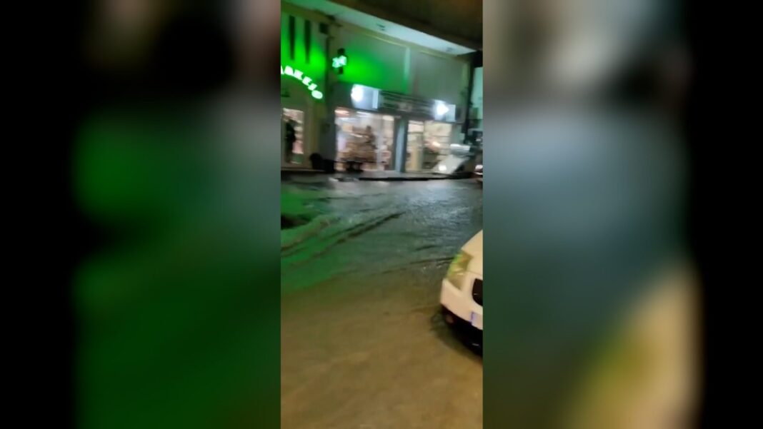 Προβλήματα από την κακοκαιρία σε Ιωάννινα και στη Θεσπρωτία – Ζημιές από κεραυνό σε σπίτι