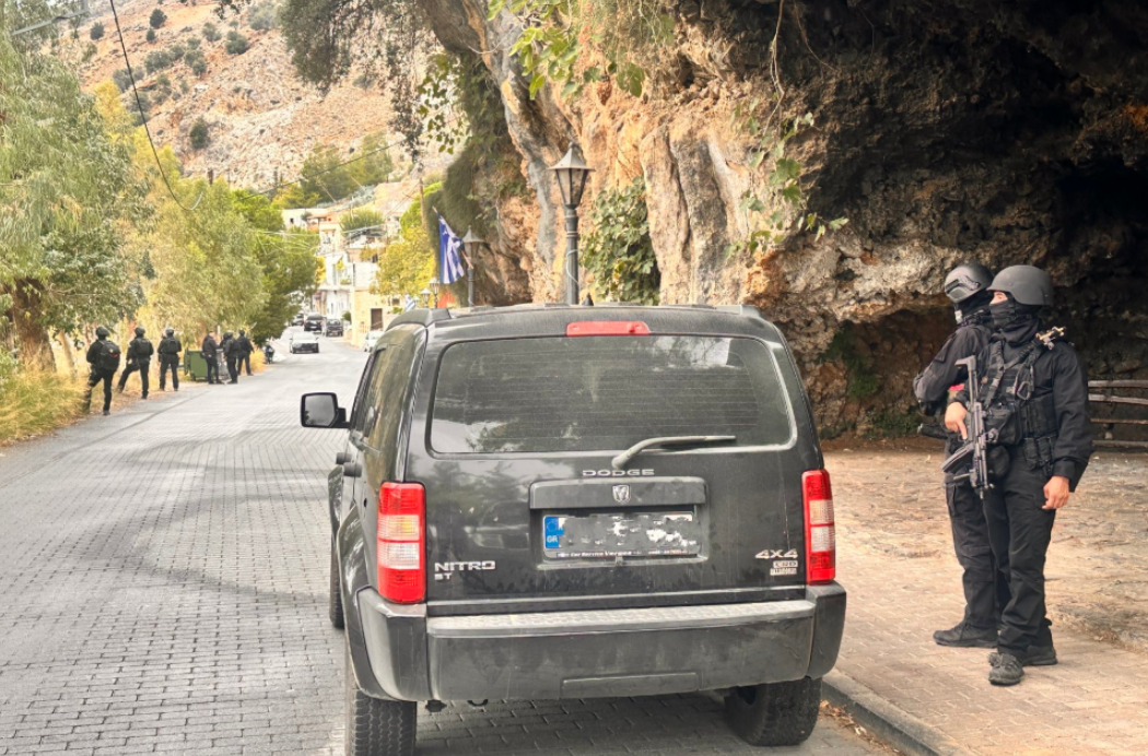 Θρήνος στα Βορίζια μετά το μακελειό: Φόβοι για αντίποινα, άφαντοι οι δράστες – Γιατί σταμάτησαν οι έρευνες της ΕΛ.ΑΣ.