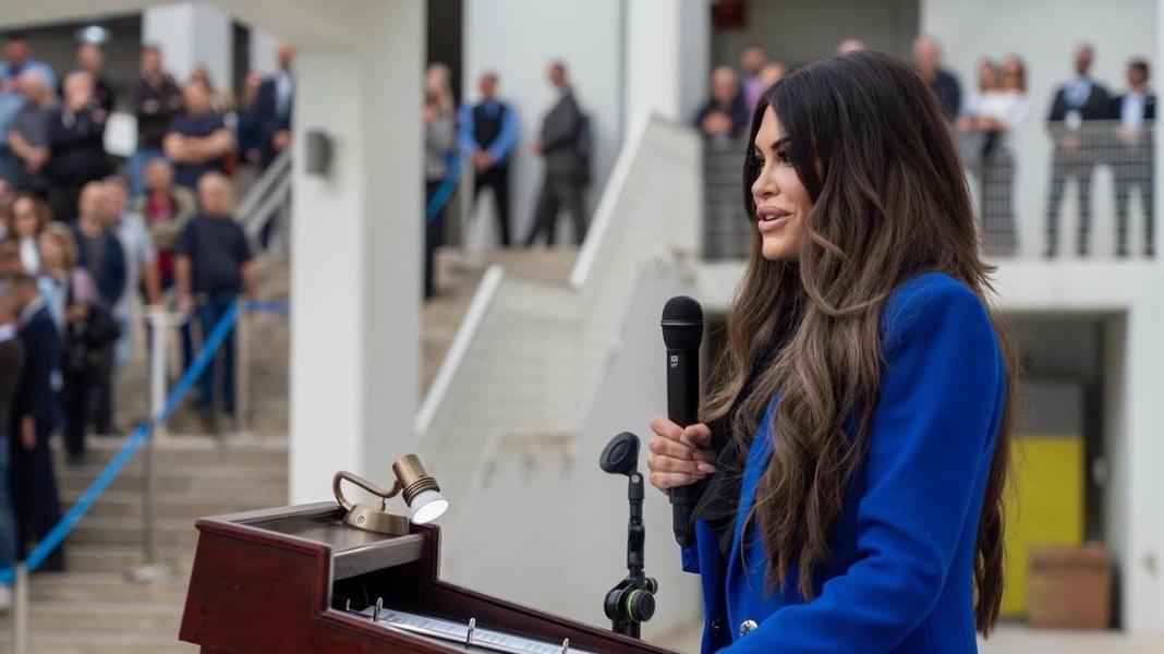 Κίμπερλι Γκιλφόιλ: Συνάντηση γνωριμίας με το προσωπικό της αμερικανικής πρεσβείας – Φωτογραφίες