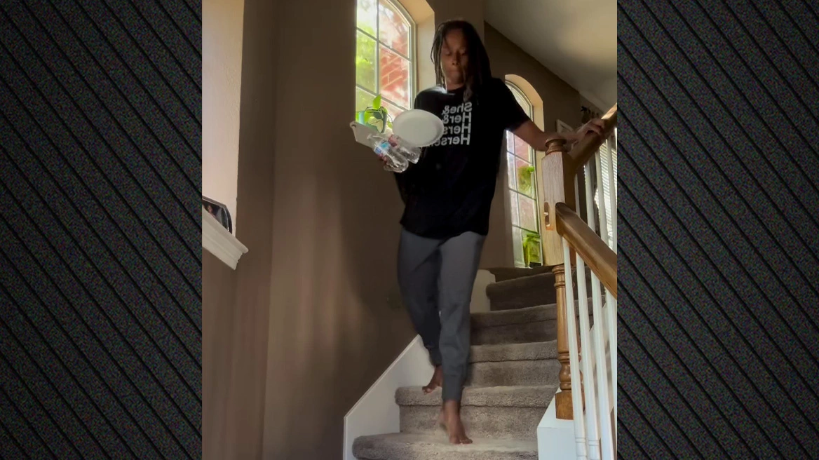 «Τα γόνατά μου κρέμονται από μία κλωστή, αλλά ακόμα στέκομαι όρθια» λέει η θρυλική Ολυμπιονίκης Μάριον Τζόουνς