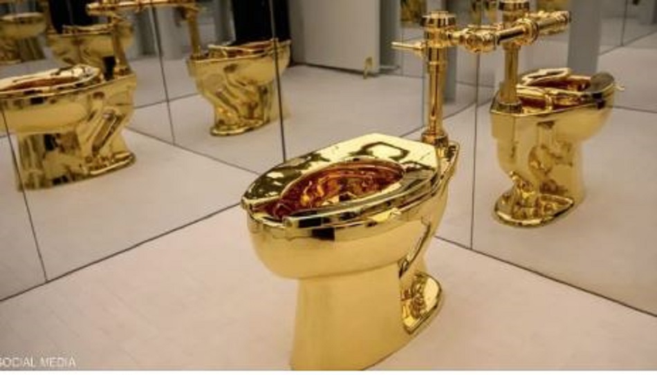 Χρυσή… τουαλέτα πουλήθηκε για 12,1 εκατομμύρια δολάρια σε δημοπρασία