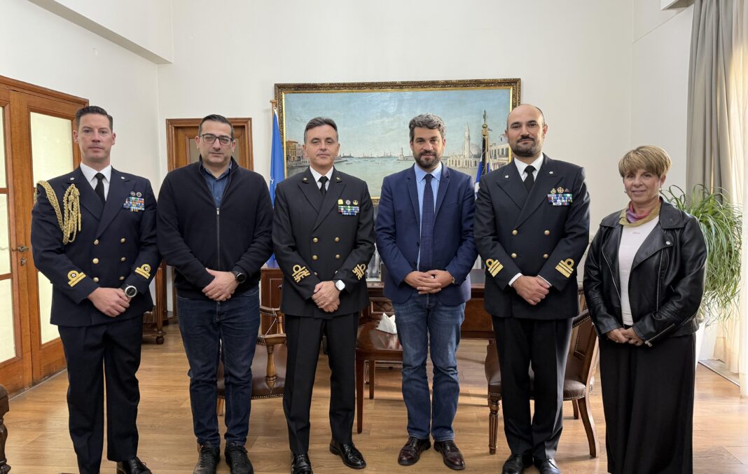 Στον Δήμαρχο Χανίων ο Διοικητής του Πρώτου Τομέα του Ιταλικού Πολεμικού Ναυτικού