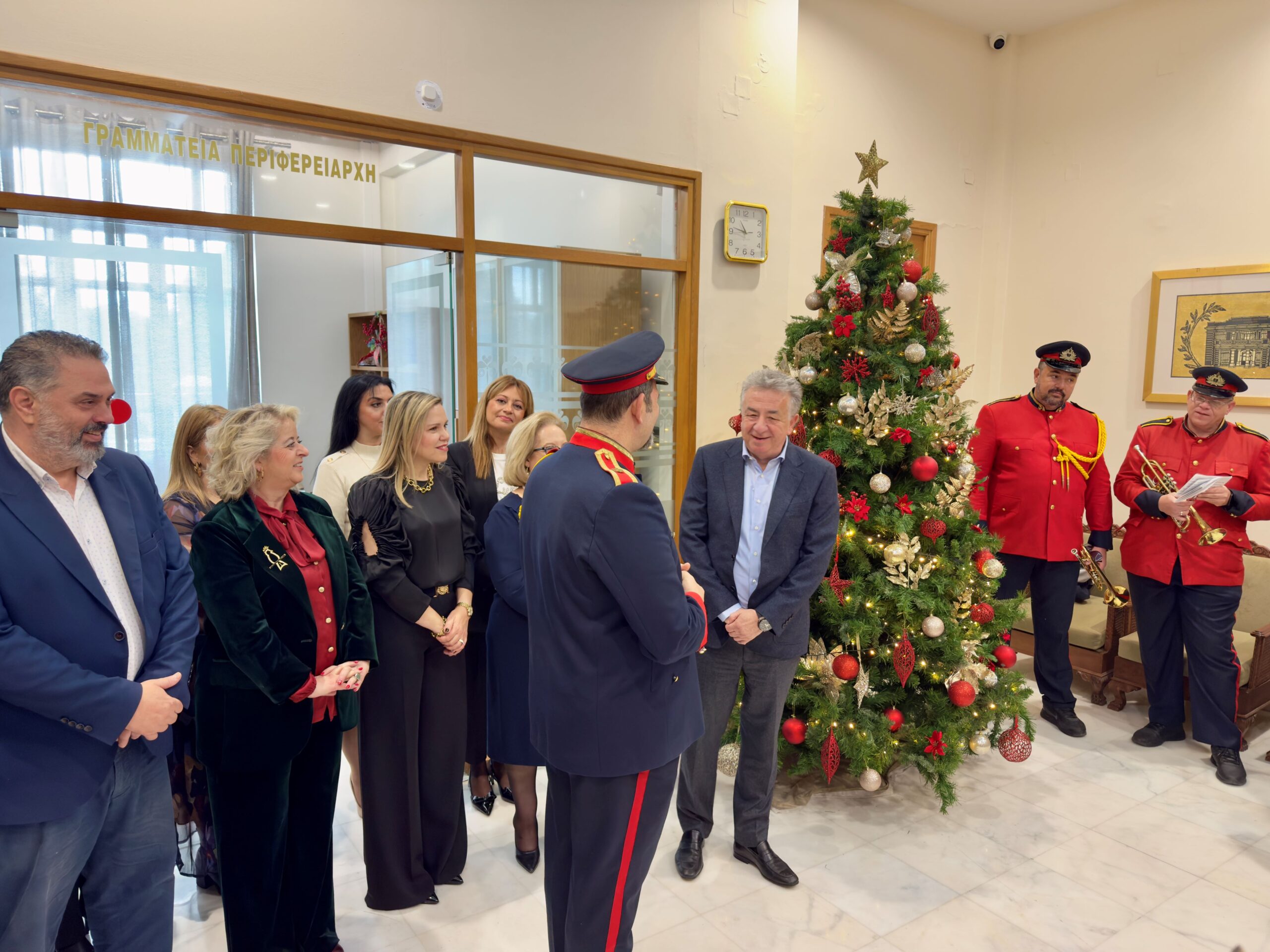 Πρωτοχρονιάτικα κάλαντα και ευχές στον Περιφερειάρχη Κρήτης