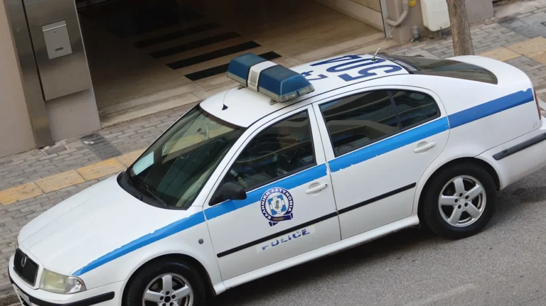 Ανω Λιόσια: 16χρονος κλείδωσε τη 2χρονη ανιψιά του σε κλεμμένο αυτοκίνητο και έφυγε