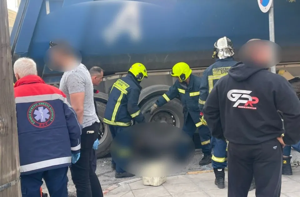 Τραγωδία στη Λάρισα: Νεκρή γυναίκα που παρασύρθηκε από φορτηγό