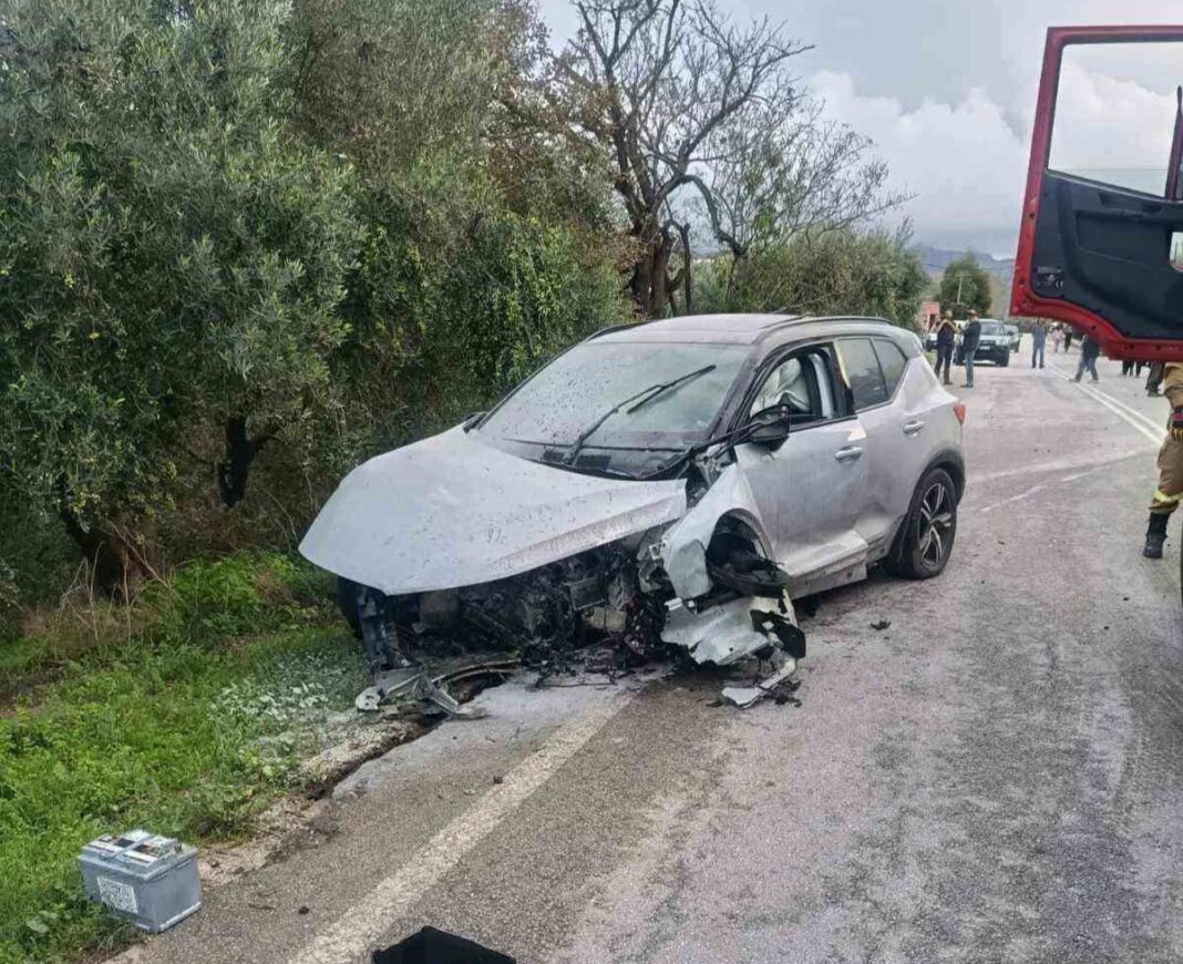 Σοβαρό τροχαίο στην Κίσσαμο – Αυτοκίνητο τυλίχθηκε στις φλόγες