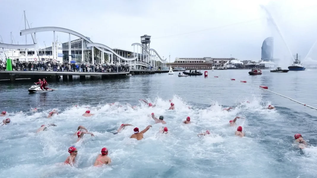 «Κύπελλο Χριστουγέννων»: Δεκάδες άνθρωποι συμμετείχαν στον παλαιότερο αγώνα κολύμβησης στην Ισπανία