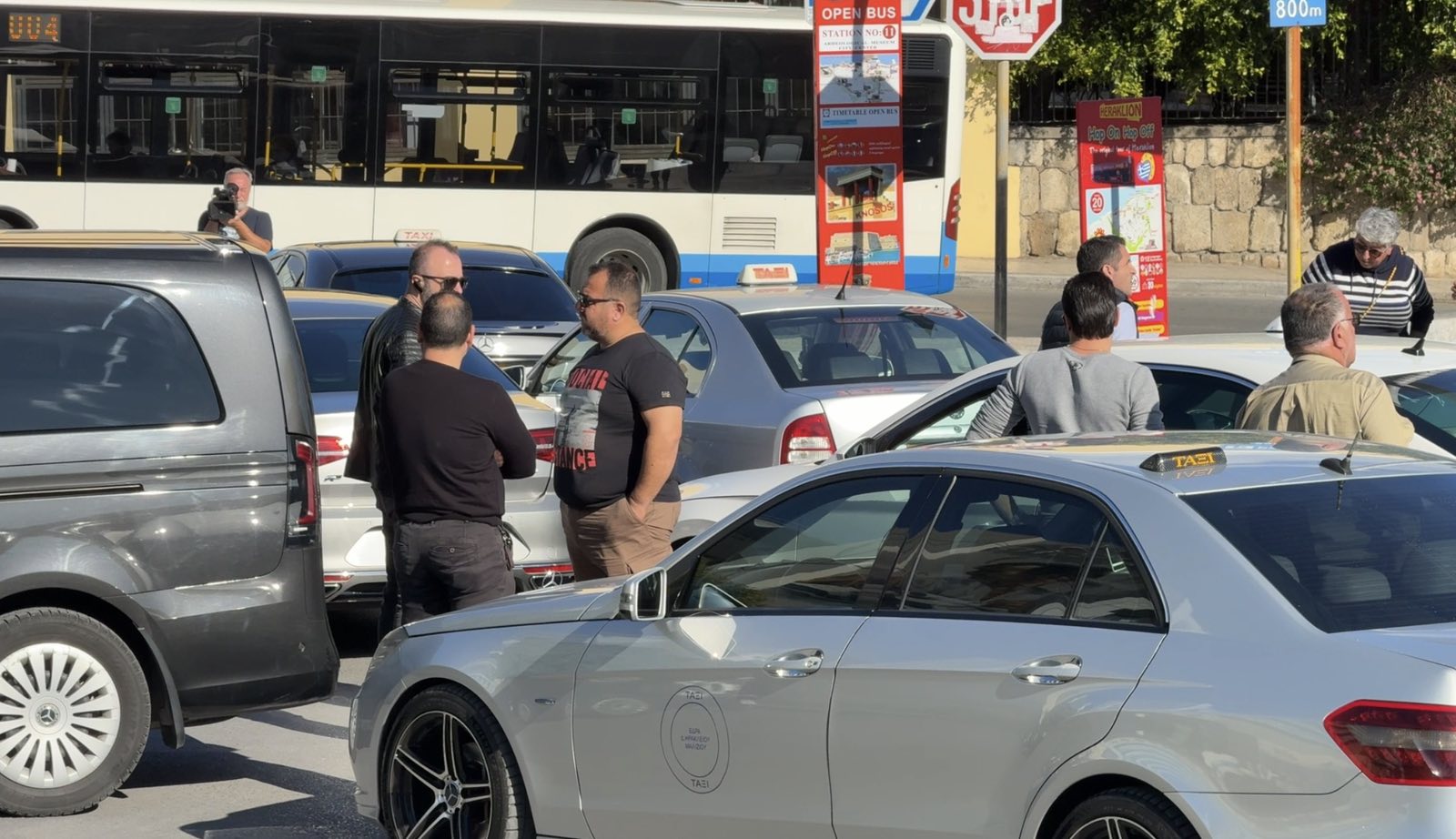 Τι συζήτησαν οι ιδιοκτήτες ταξί με τον Περιφερειάρχη Κρήτης και τους βουλευτές του νομού