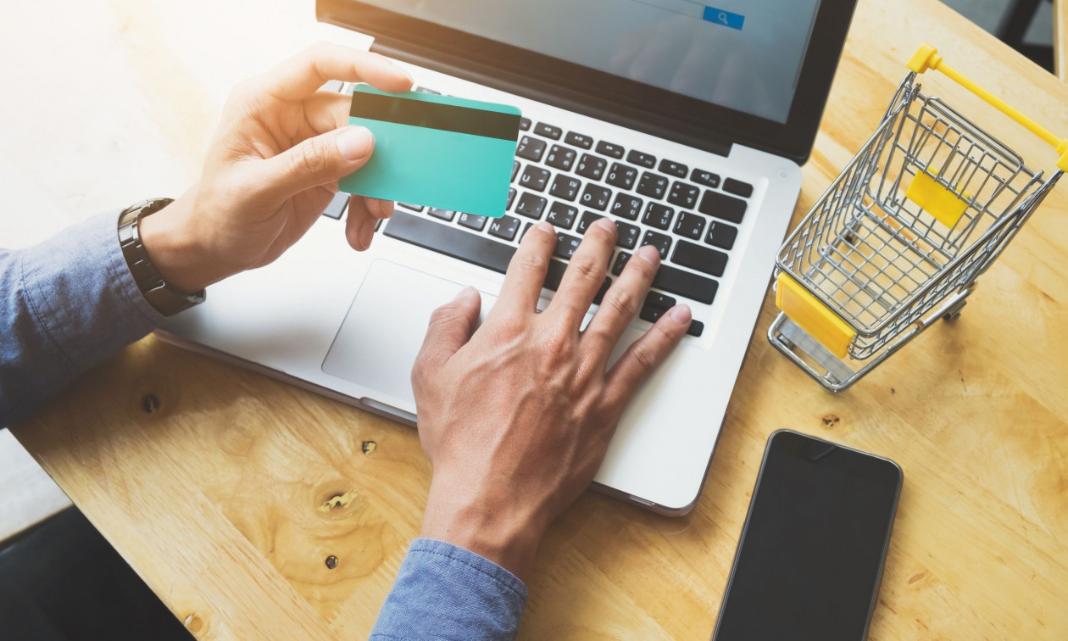 «Έκρηξη» στις αγορές μέσω e-shop: Τριπλάσια αύξηση του τζίρου