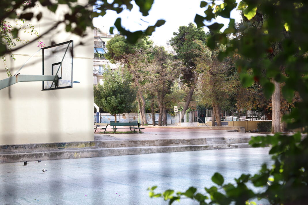 Κυψέλη: Μαθητές κλείδωσαν τους καθηγητές μέσα στο Γυμνάσιο μετά την επίθεση με μαχαίρι