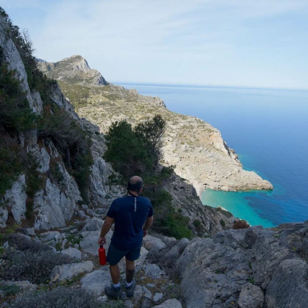 Aποχαιρέτησαν τον Στέλιο με δάκρυα και καπνογόνα