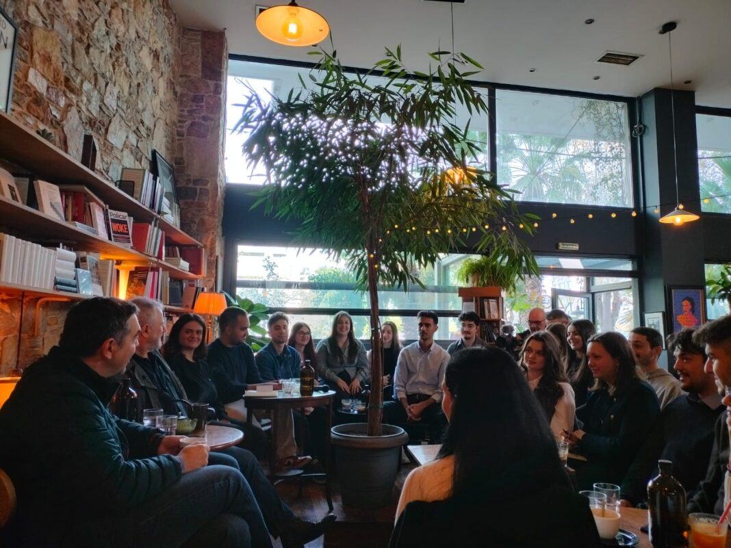 «Ας γράψει και ο Μητσοτάκης ένα βίβλιο…»
