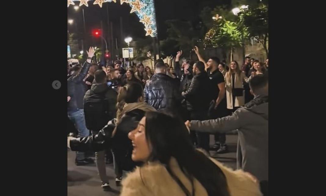 Κρητικοί φοιτητές ξεσήκωσαν την Αθήνα – Έκαναν καντάδα από τη Βασιλίσσης Σοφίας μέχρι την Ερμού