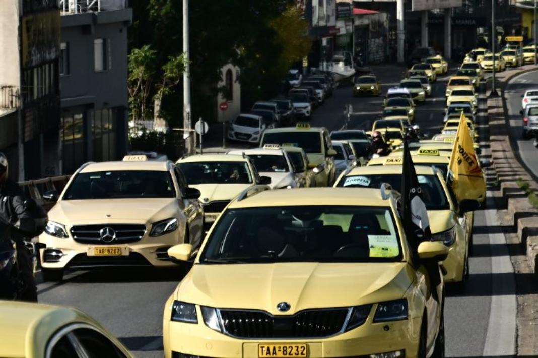 Αττική: Παρατείνεται μέχρι την Παρασκευή η απεργία των ταξί