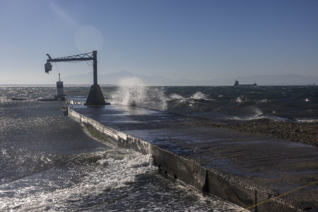 «Βουτιά» έκανε ο υδράργυρος στην Κ. Μακεδονία –710 κλήσεις δέχτηκε η Πυροσβεστική λόγω θυελλωδών ανέμων