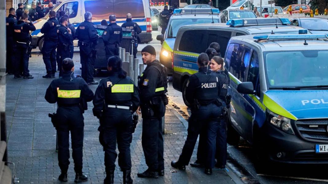 Γερμανία: Σύλληψη πέντε υπόπτων για τον σχεδιασμό επίθεσης σε χριστουγεννιάτικη αγορά της Βαυαρίας