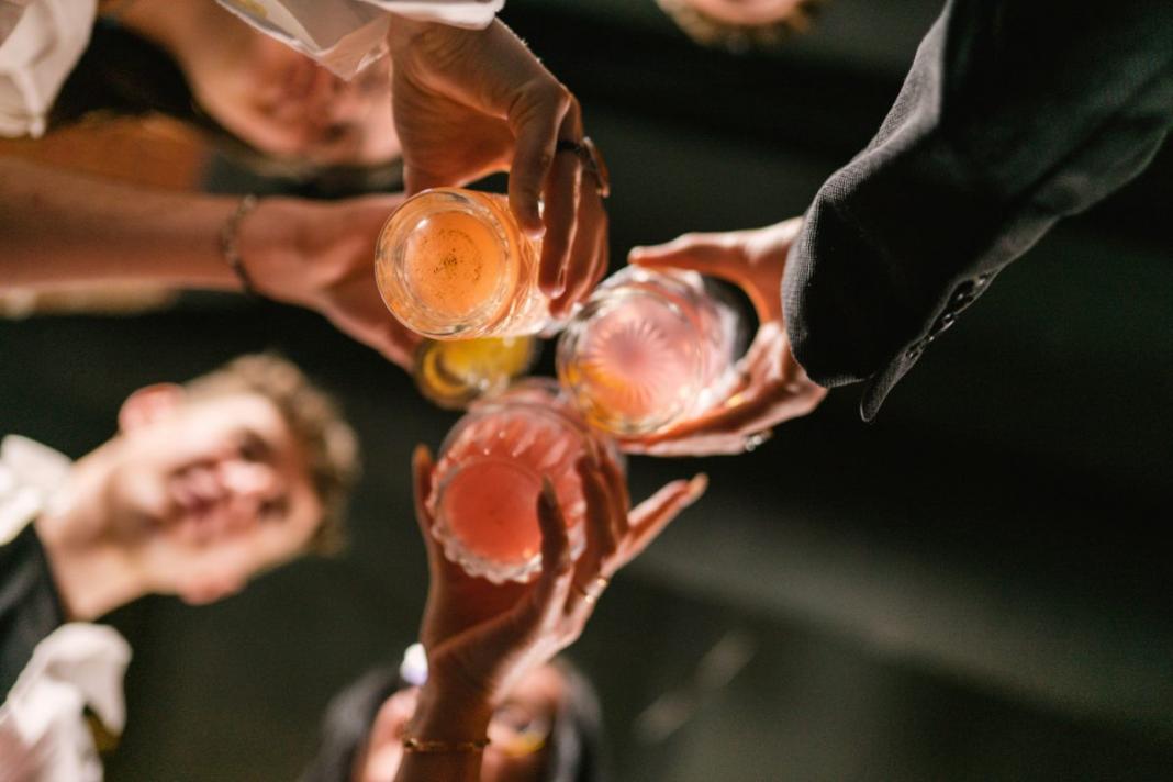 Κρήτη και αλκοόλ: Το επικίνδυνο φαινόμενο της μέθης ανηλίκων που δεν περιορίζεται